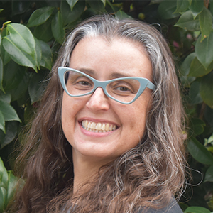 Rebecca Retzlaff headshot